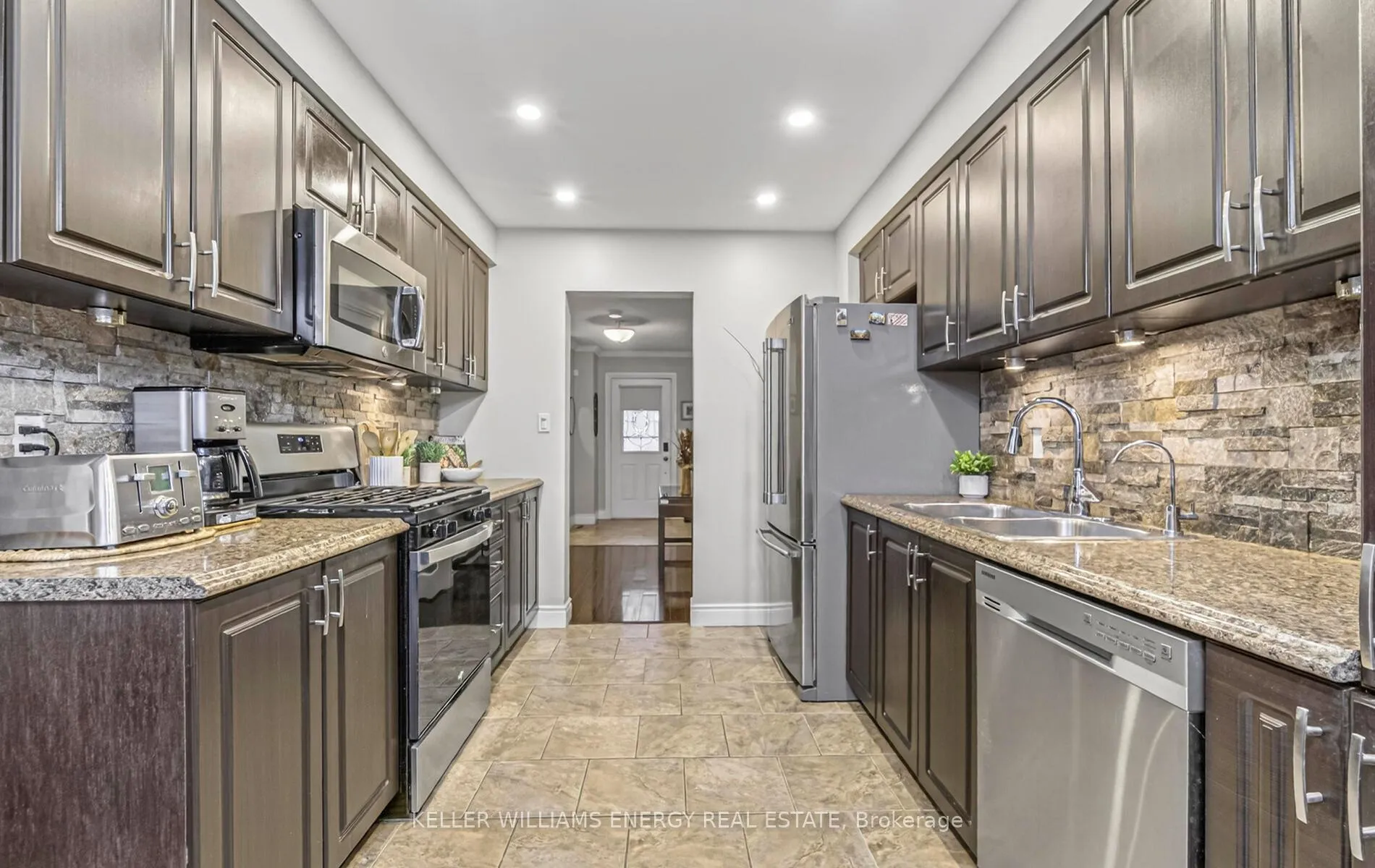 Photo 15 of 112 Champine Square, Clarington, Bowmanville — HOMEH