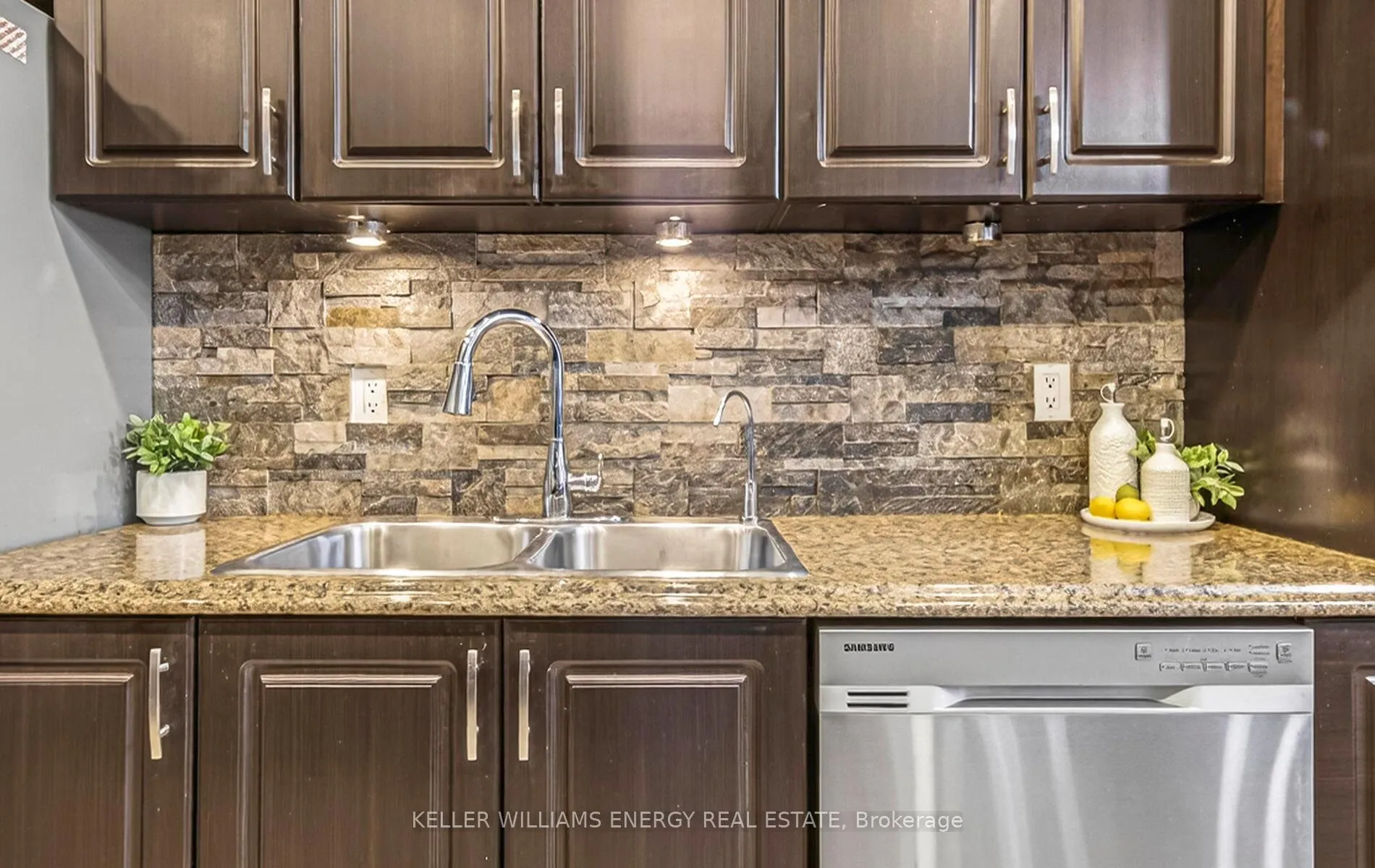 Photo 17 of 112 Champine Square, Clarington, Bowmanville — HOMEH