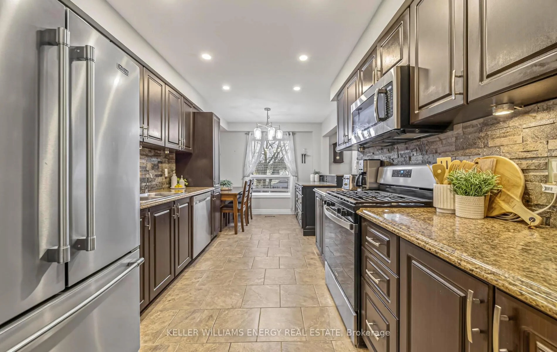 Photo 19 of 112 Champine Square, Clarington, Bowmanville — HOMEH