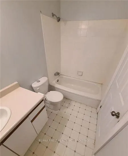 Photo 7 of Unit 404, 550 Talbot Place N, Gananoque — HOMEH
