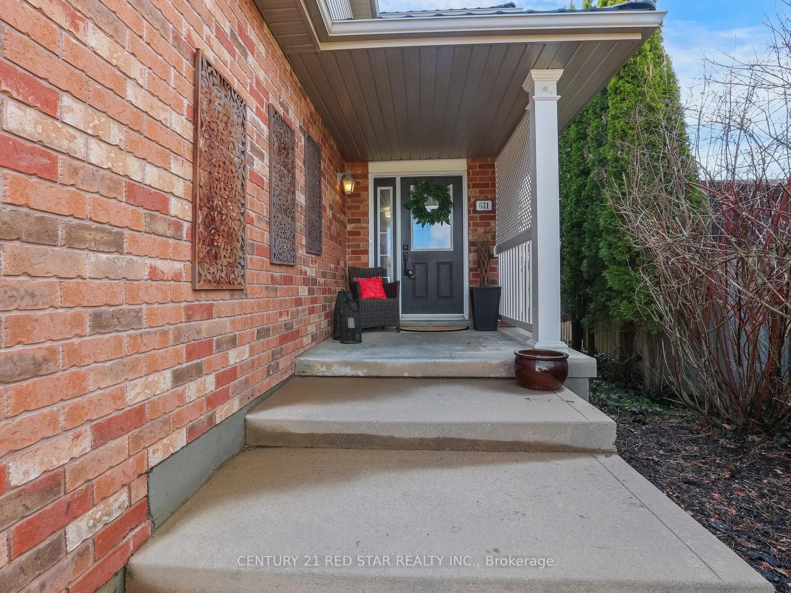 Photo 3 of 631 Doon South Drive, Kitchener — HOMEH