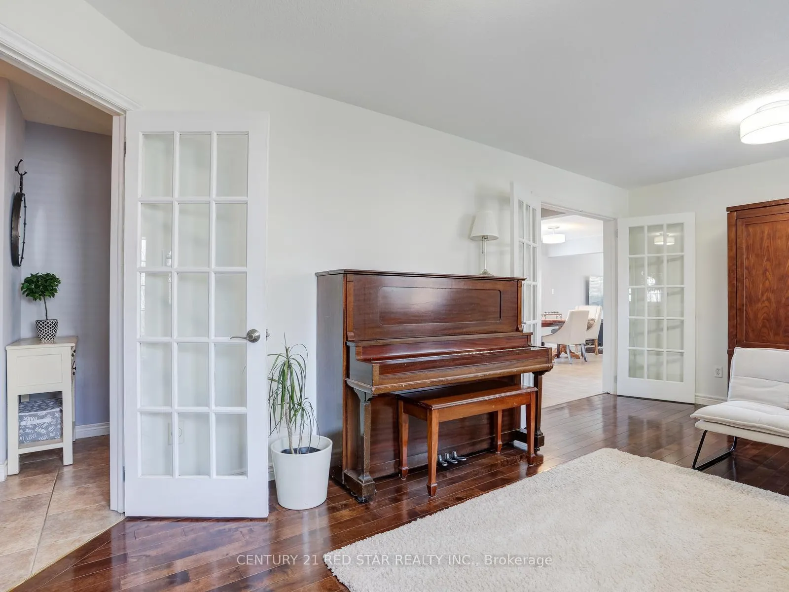 Photo 8 of 631 Doon South Drive, Kitchener — HOMEH