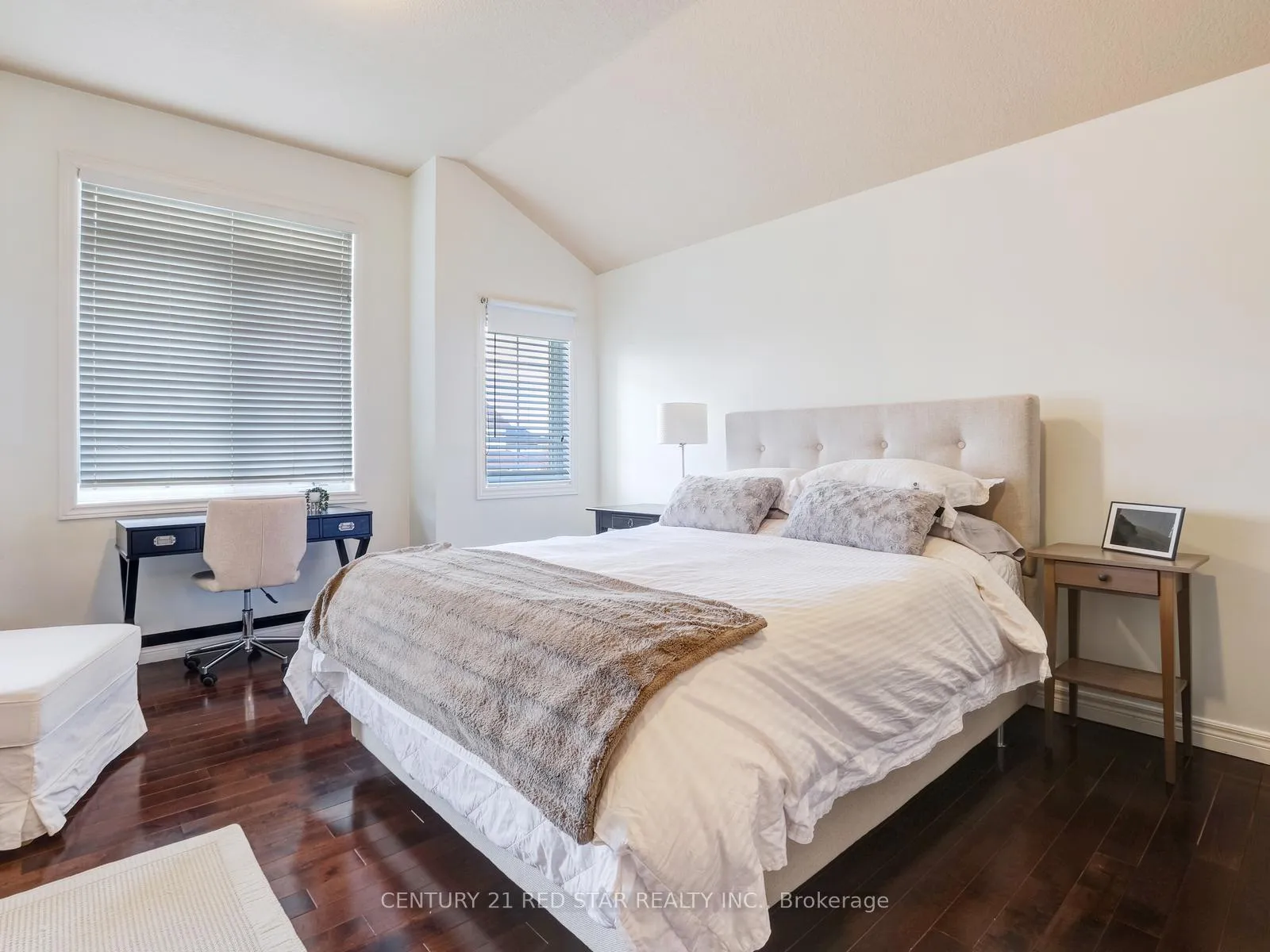 Photo 25 of 631 Doon South Drive, Kitchener — HOMEH