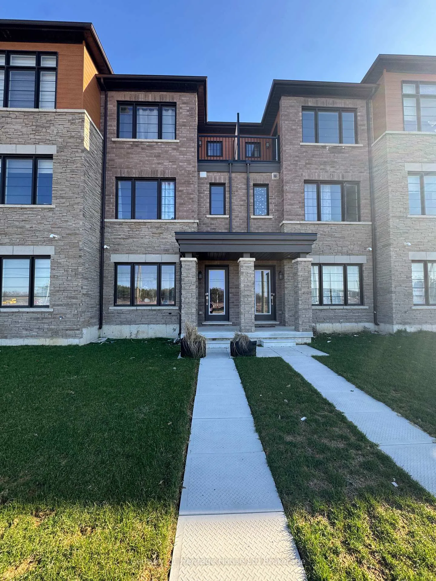 Photo 2 of 105 Melody Lane, Thorold, Hurricane/Merrittville — HOMEH