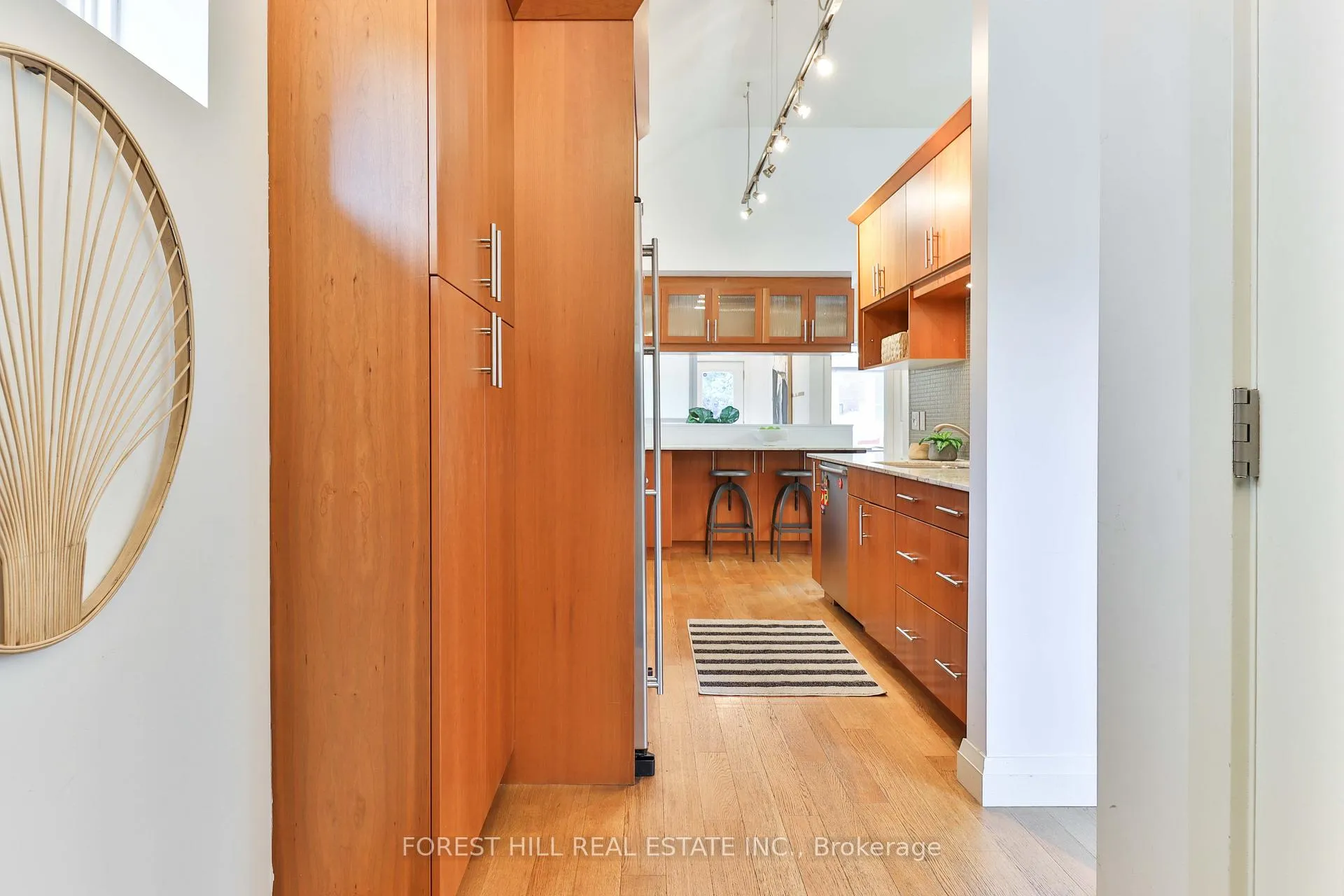Photo 3 of 22 Whitewood Road, Toronto, Mount Pleasant East — HOMEH