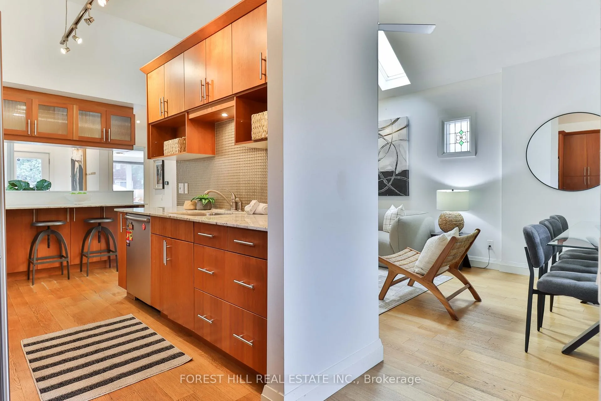 Photo 4 of 22 Whitewood Road, Toronto, Mount Pleasant East — HOMEH