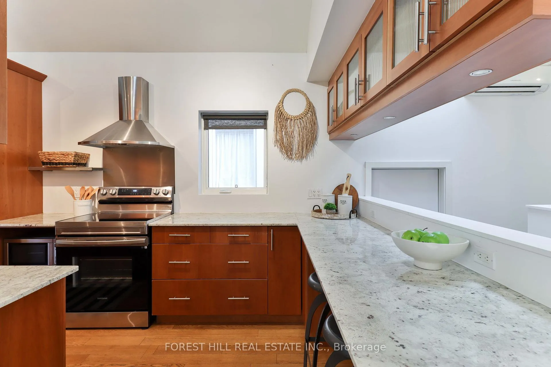 Photo 6 of 22 Whitewood Road, Toronto, Mount Pleasant East — HOMEH