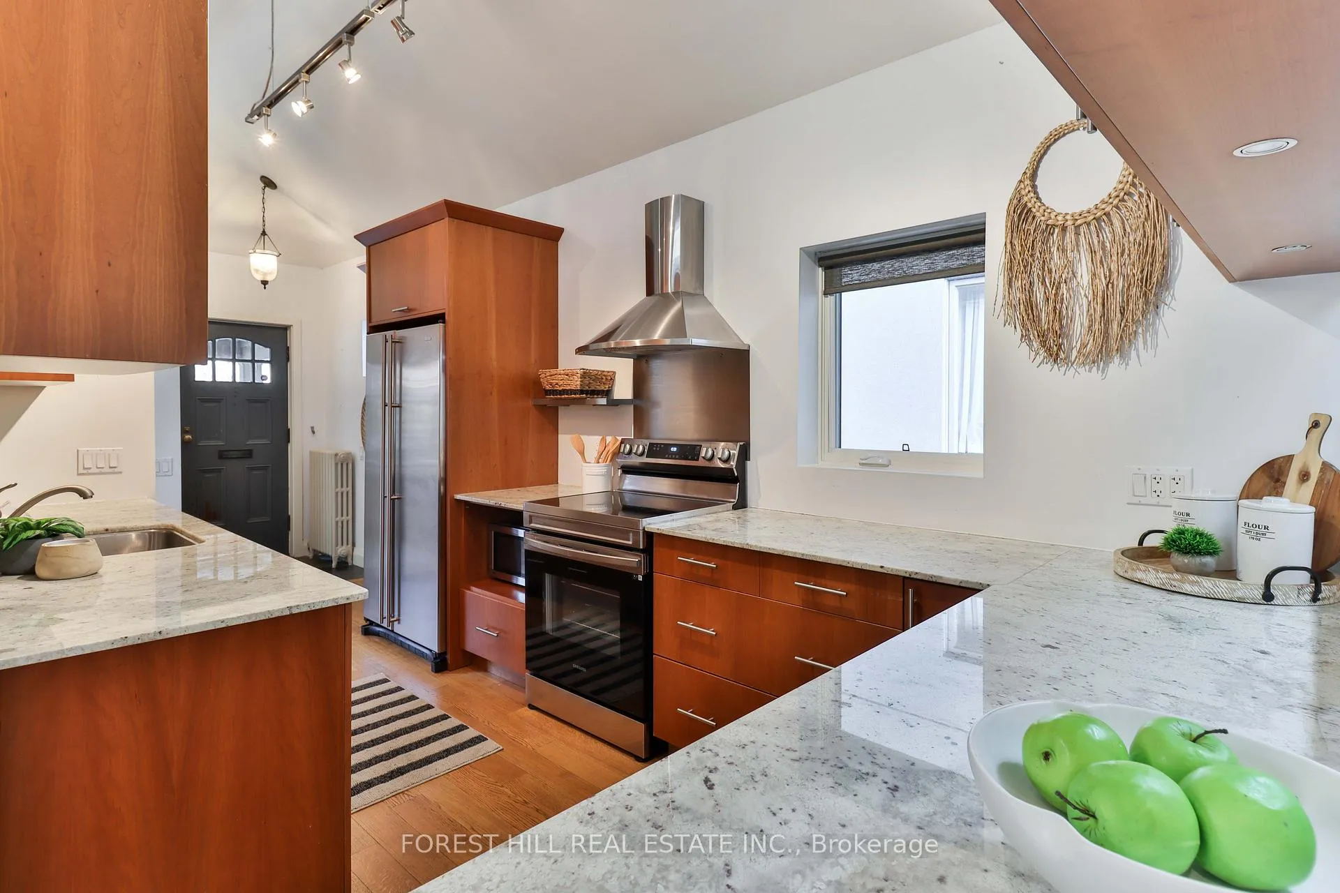 Photo 7 of 22 Whitewood Road, Toronto, Mount Pleasant East — HOMEH