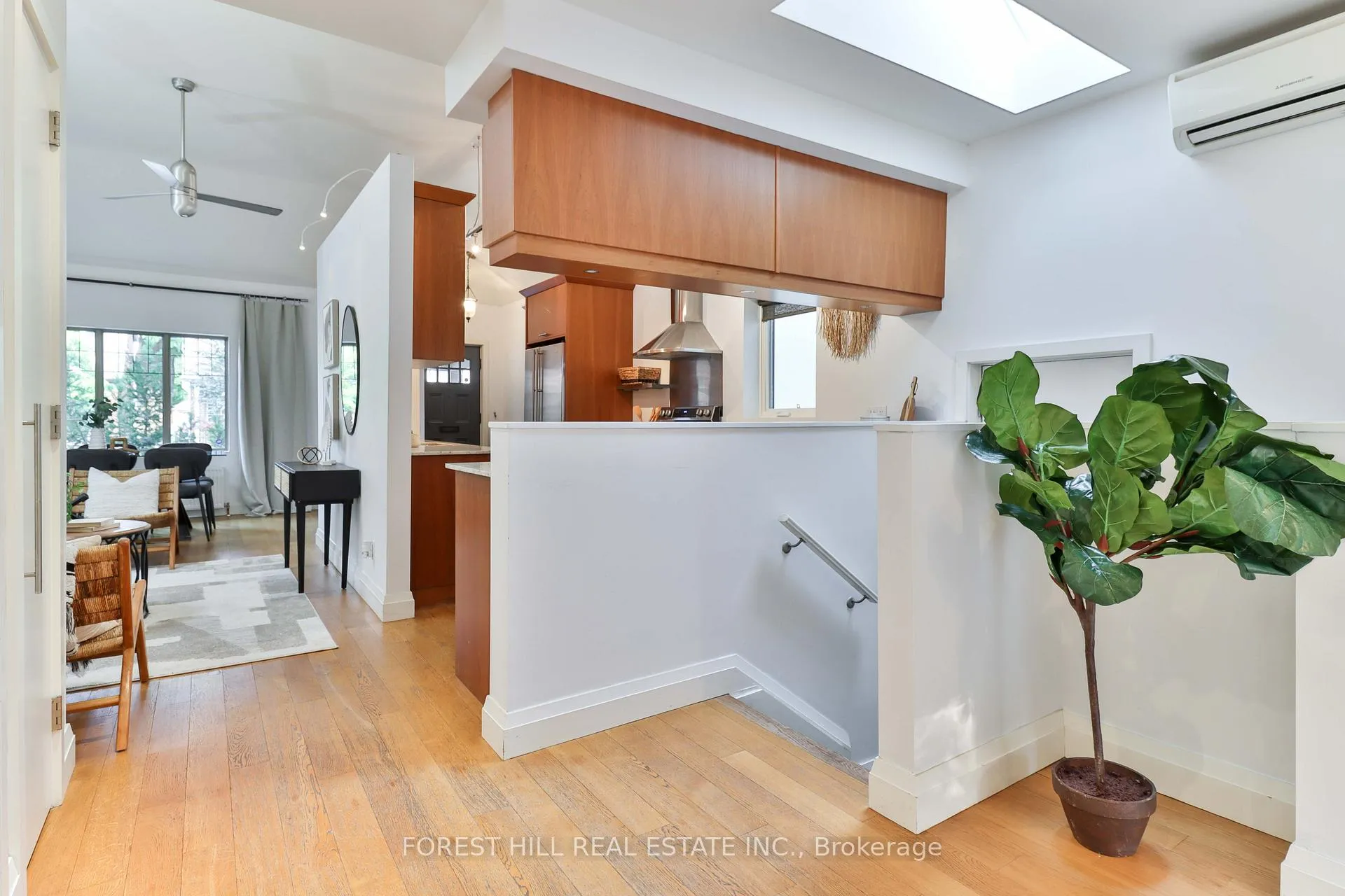 Photo 8 of 22 Whitewood Road, Toronto, Mount Pleasant East — HOMEH