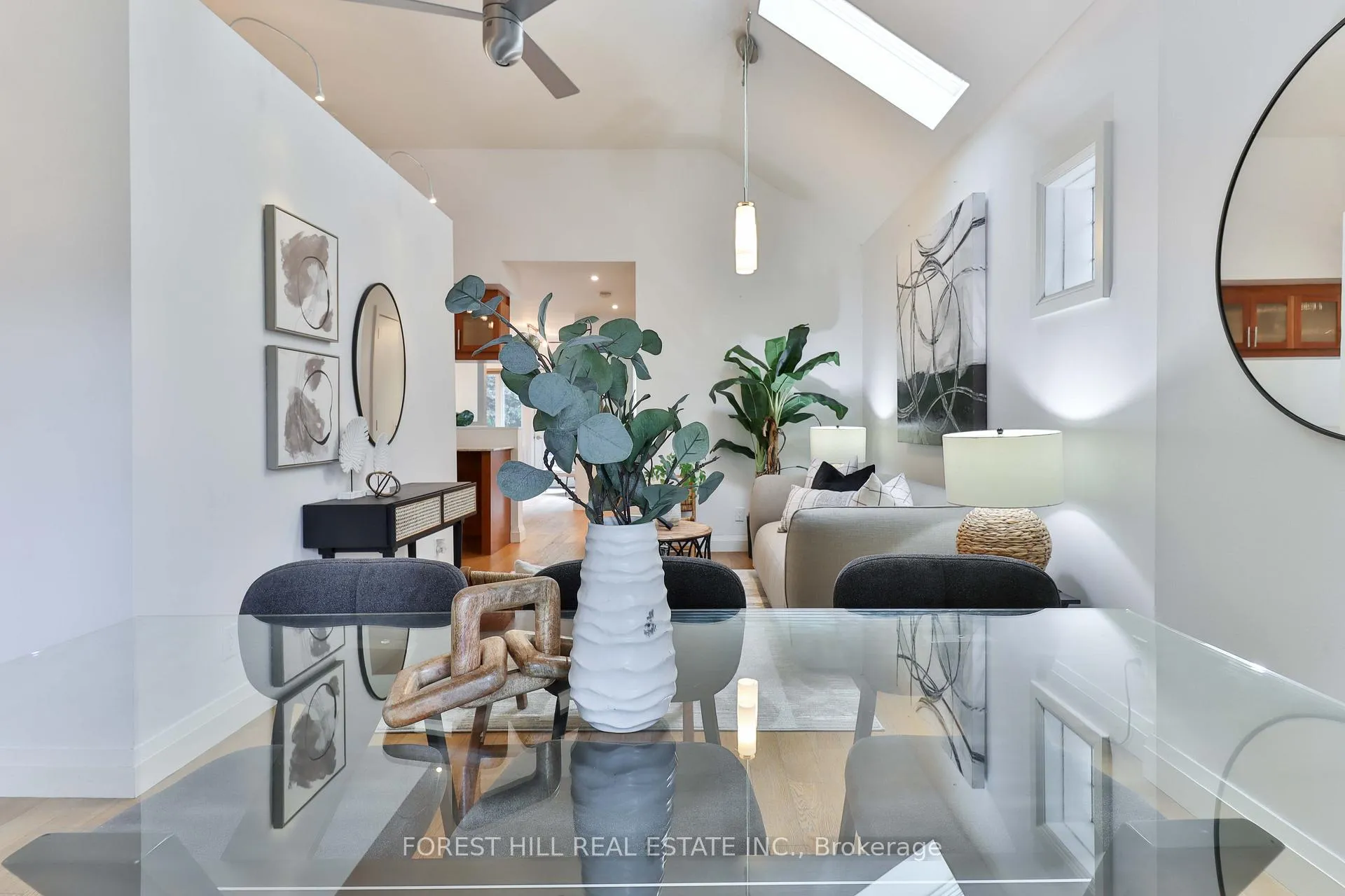 Photo 9 of 22 Whitewood Road, Toronto, Mount Pleasant East — HOMEH