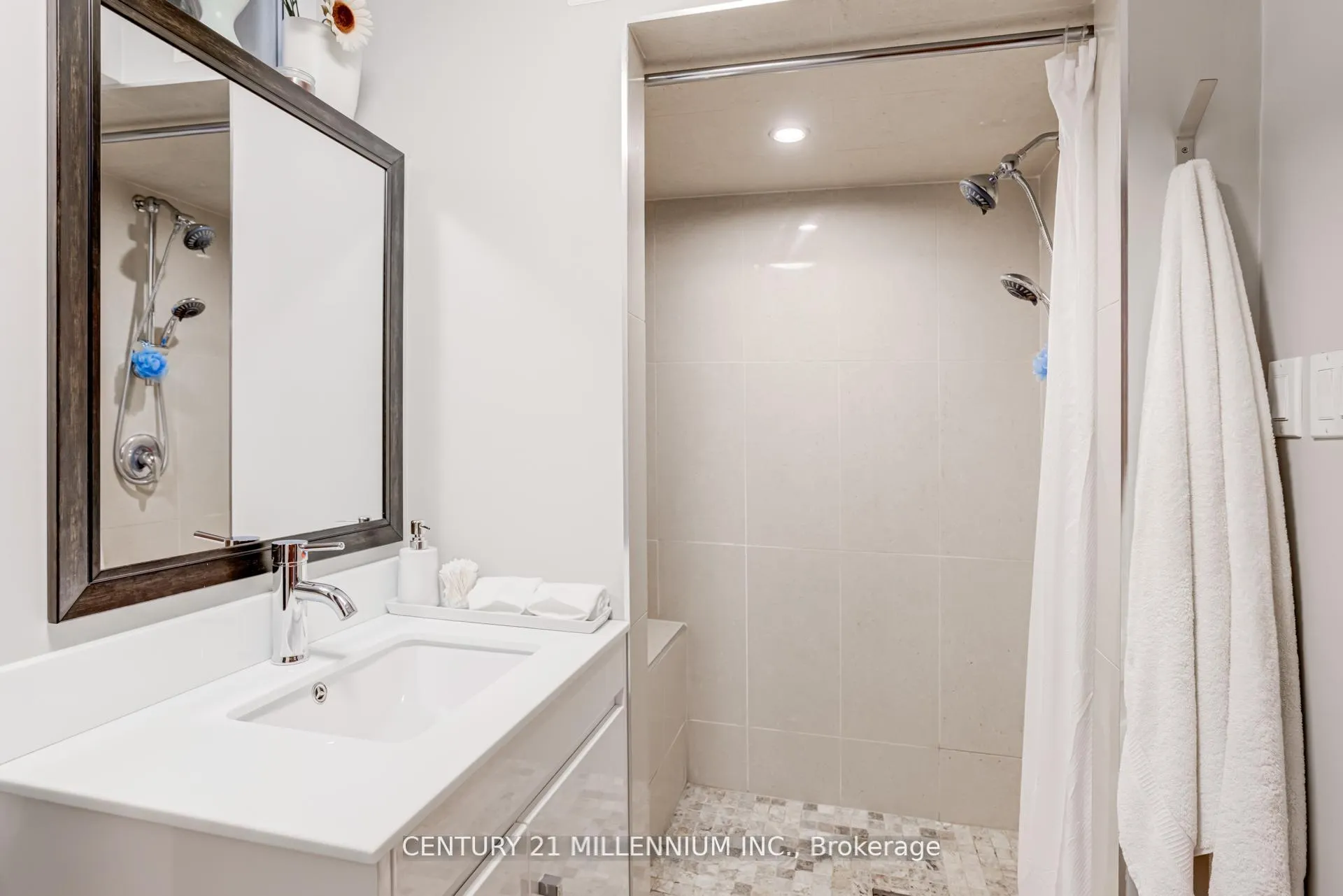 Photo 33 of 14 Greystone Crescent, Brampton, Brampton South — HOMEH