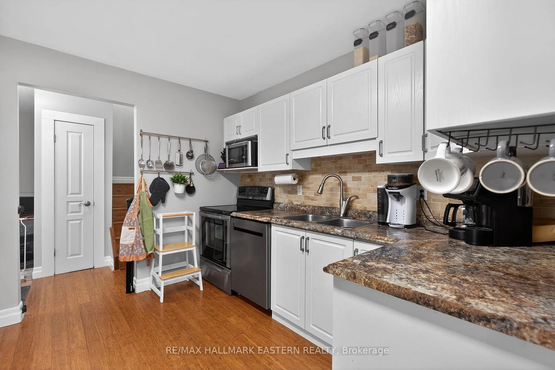 Photo 3 of 488 Crystal Drive, Peterborough, Ashburnham Ward 4 — HOMEH