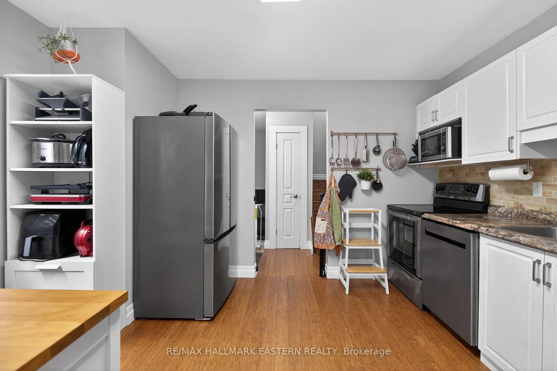 Photo 4 of 488 Crystal Drive, Peterborough, Ashburnham Ward 4 — HOMEH