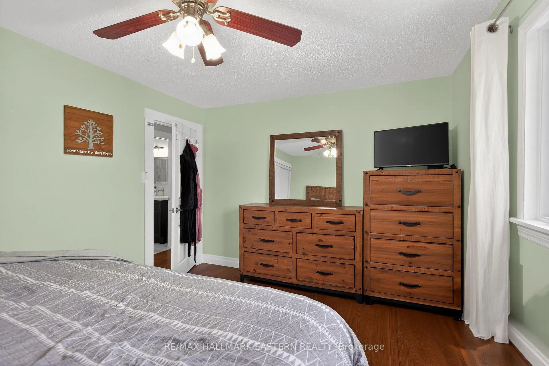 Photo 16 of 488 Crystal Drive, Peterborough, Ashburnham Ward 4 — HOMEH