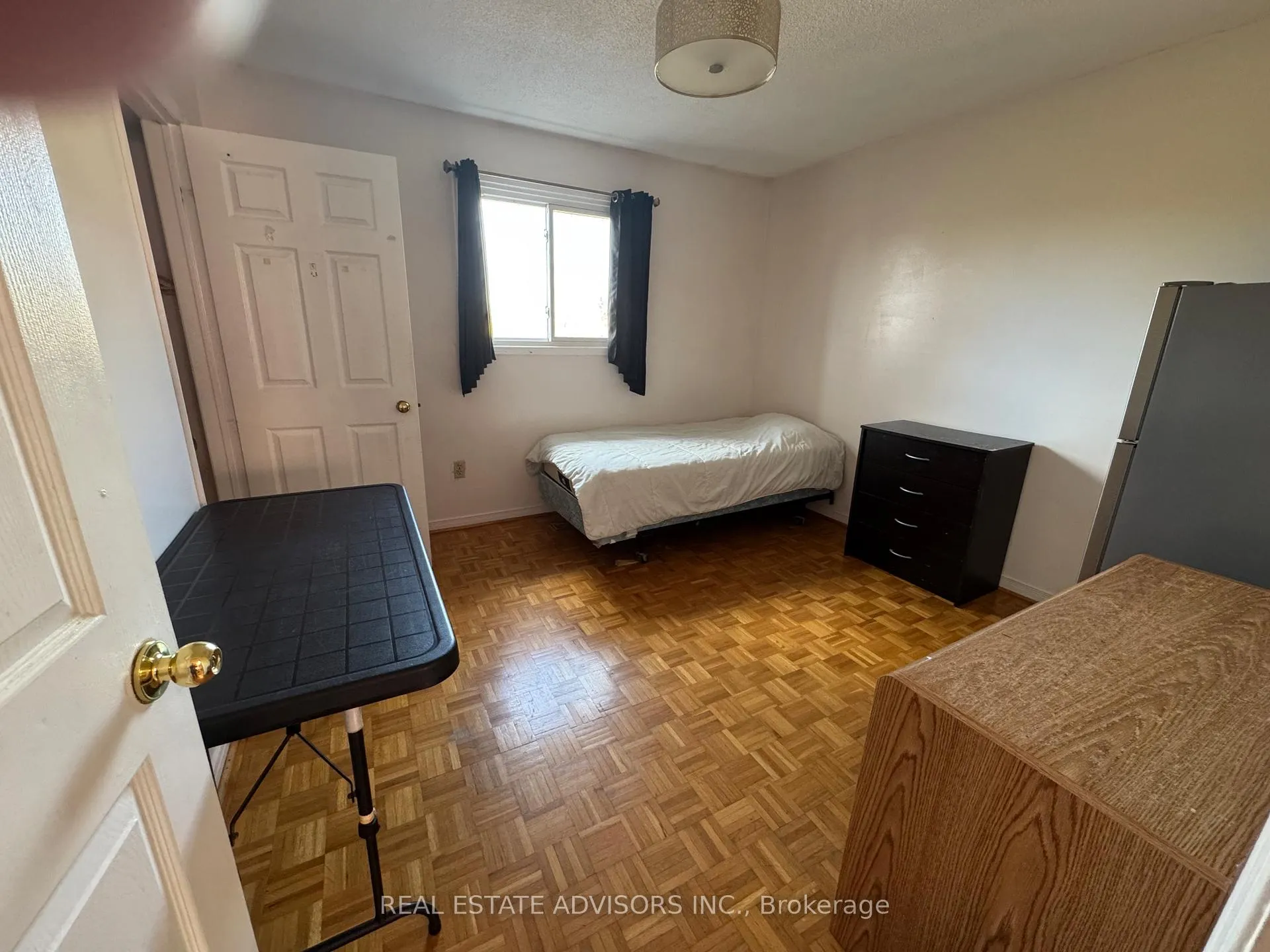 Photo 2 of 103 Belmont Crescent, Vaughan, Maple — HOMEH