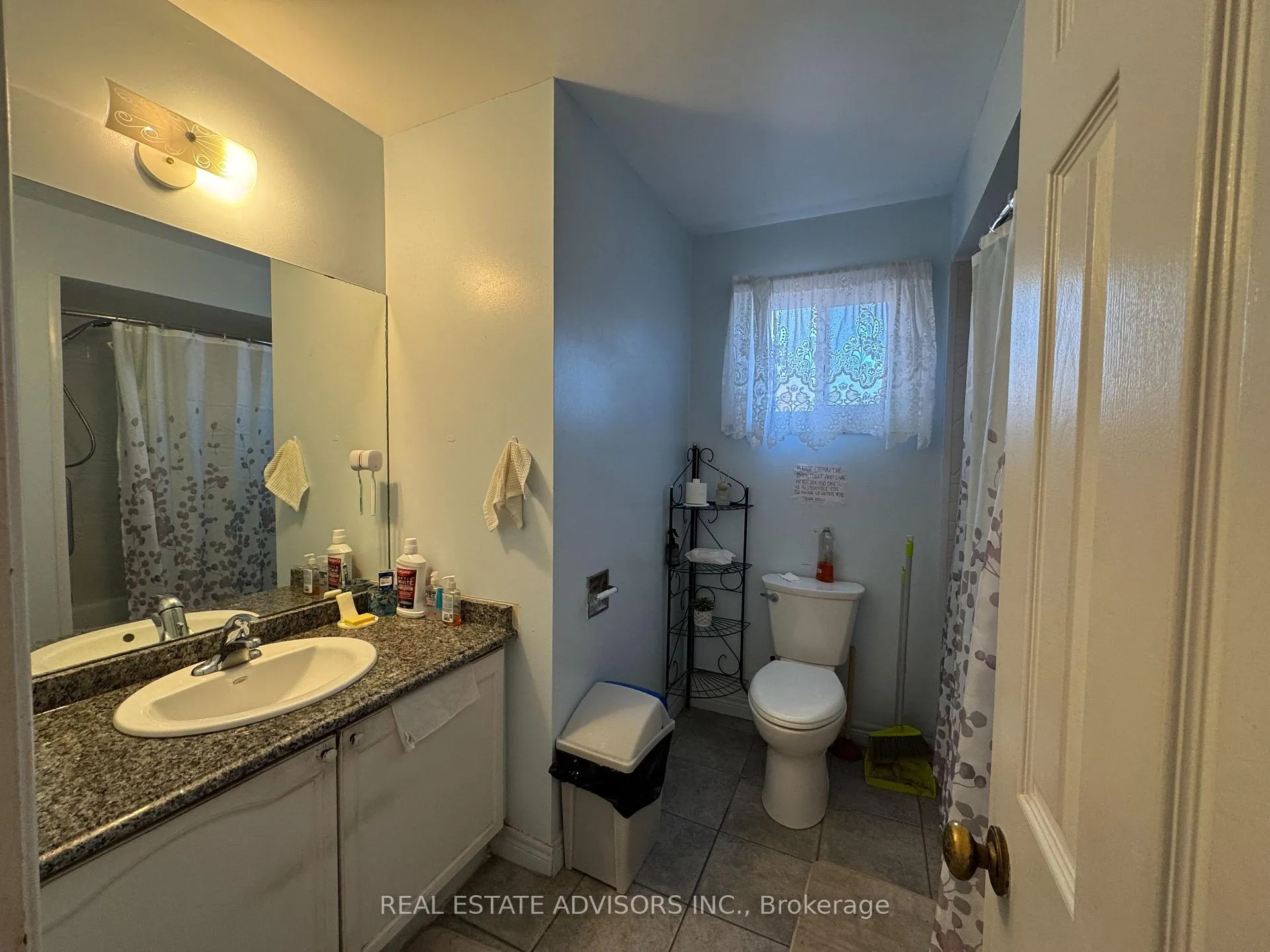 Photo 5 of 103 Belmont Crescent, Vaughan, Maple — HOMEH