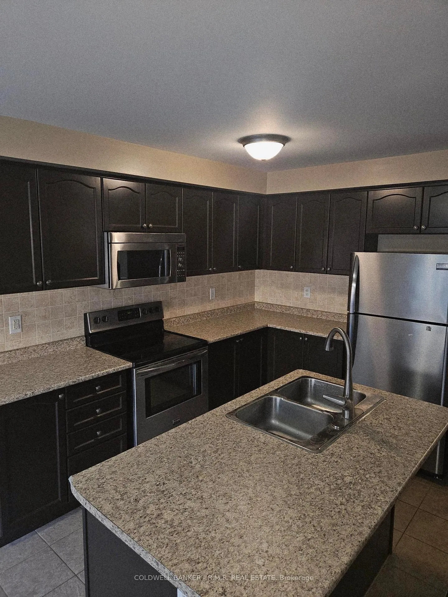 Photo 3 of 85 Dewell Crescent, Clarington, Courtice — HOMEH