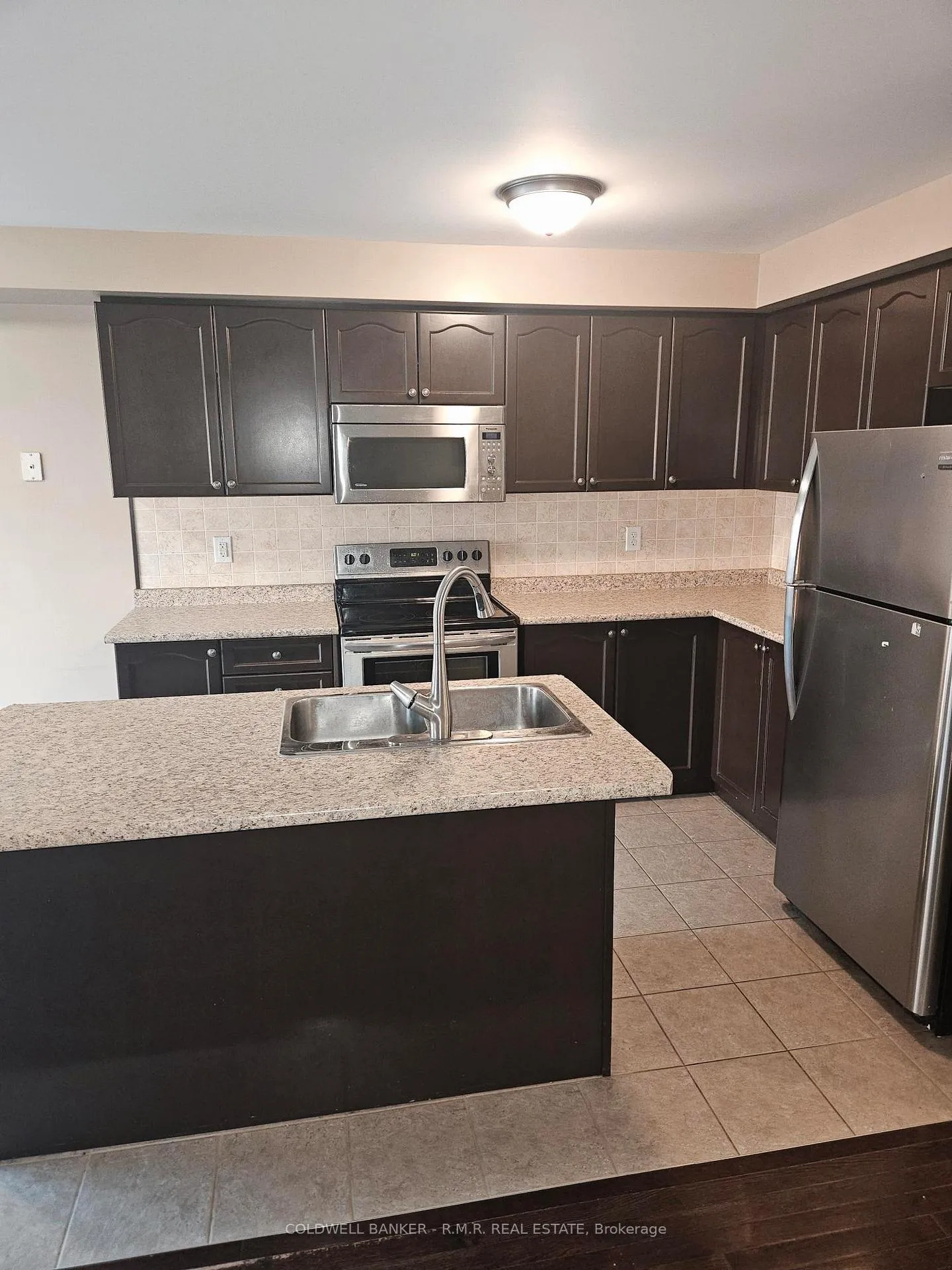 Photo 4 of 85 Dewell Crescent, Clarington, Courtice — HOMEH