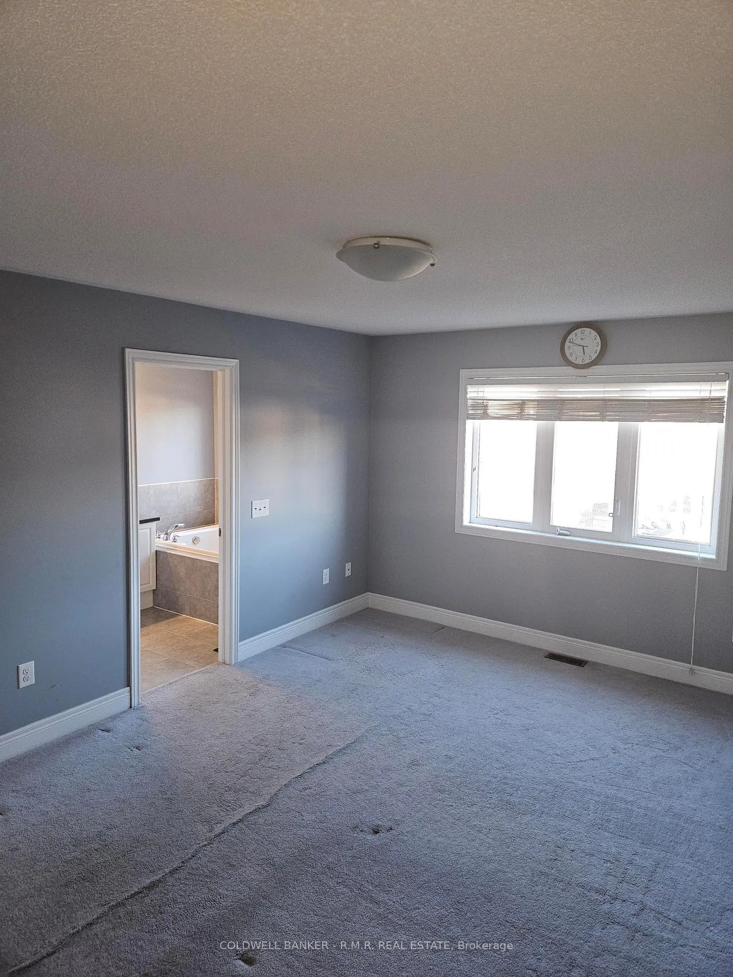 Photo 5 of 85 Dewell Crescent, Clarington, Courtice — HOMEH