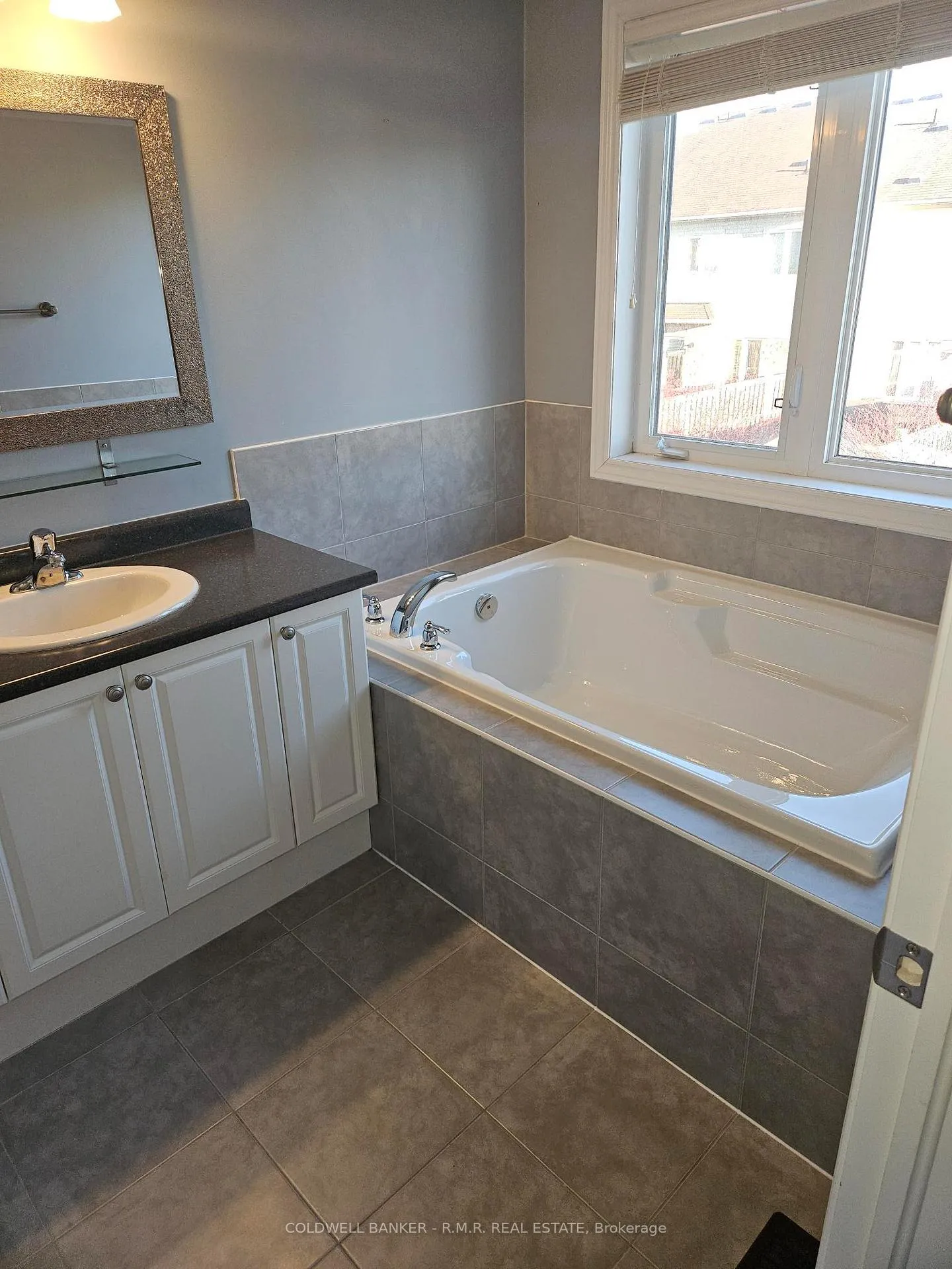 Photo 6 of 85 Dewell Crescent, Clarington, Courtice — HOMEH