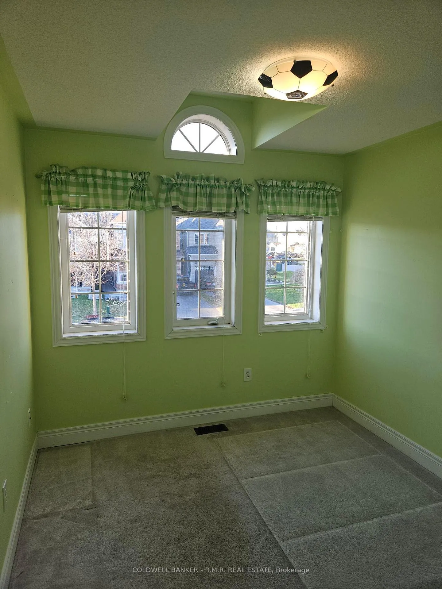 Photo 9 of 85 Dewell Crescent, Clarington, Courtice — HOMEH
