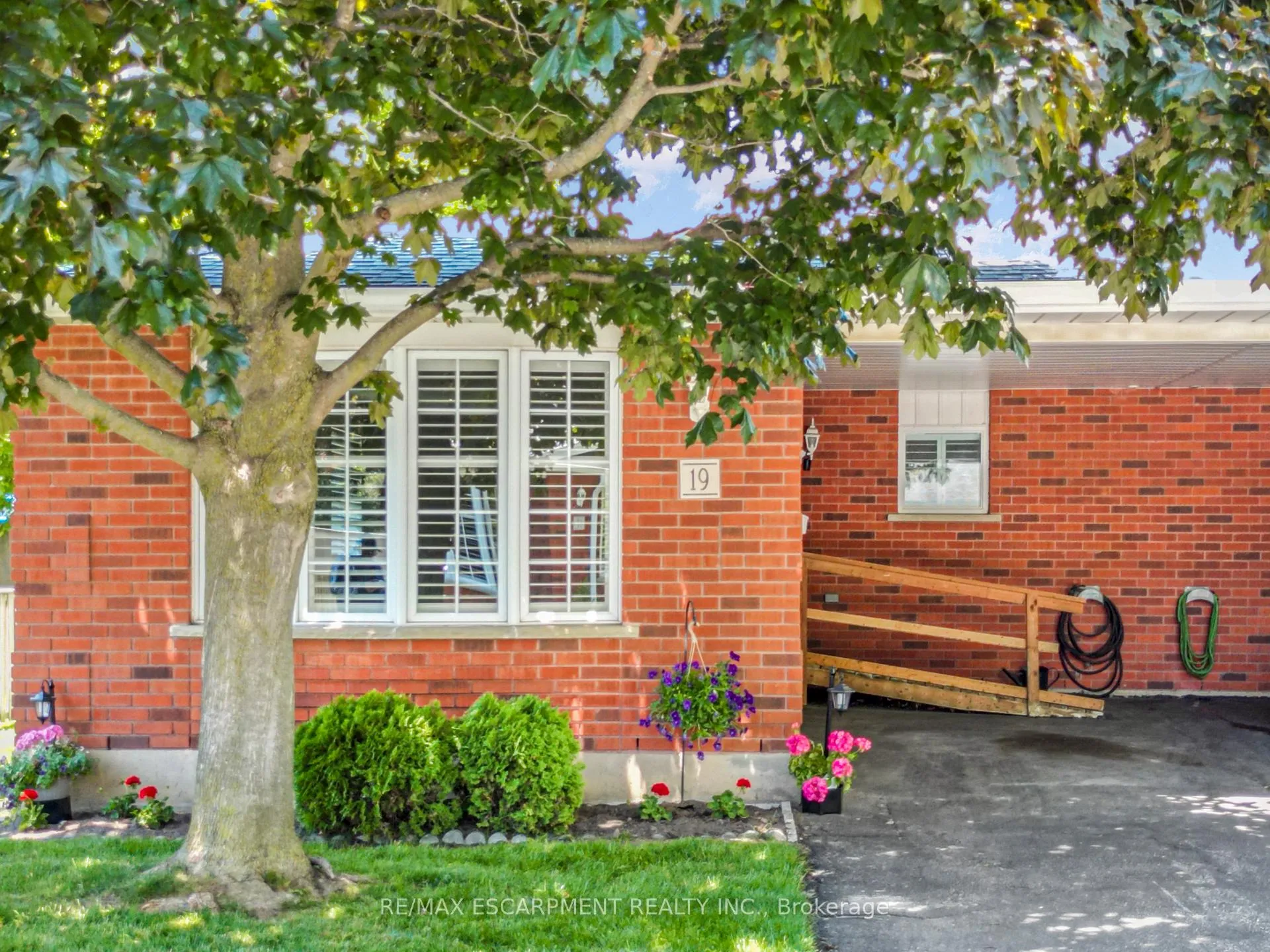 Front of Unit 19, 229 Lynden Road