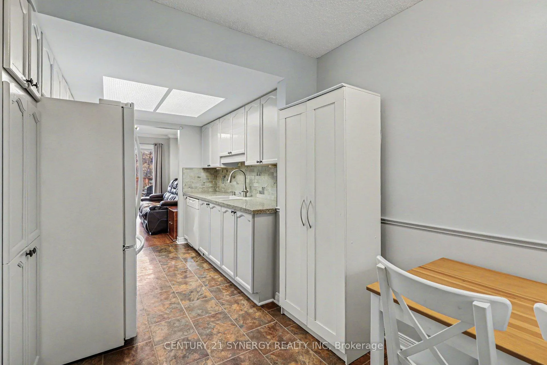 Photo 11 of 41 Hunterswood Crescent, Ottawa, Hunt Club Park — HOMEH