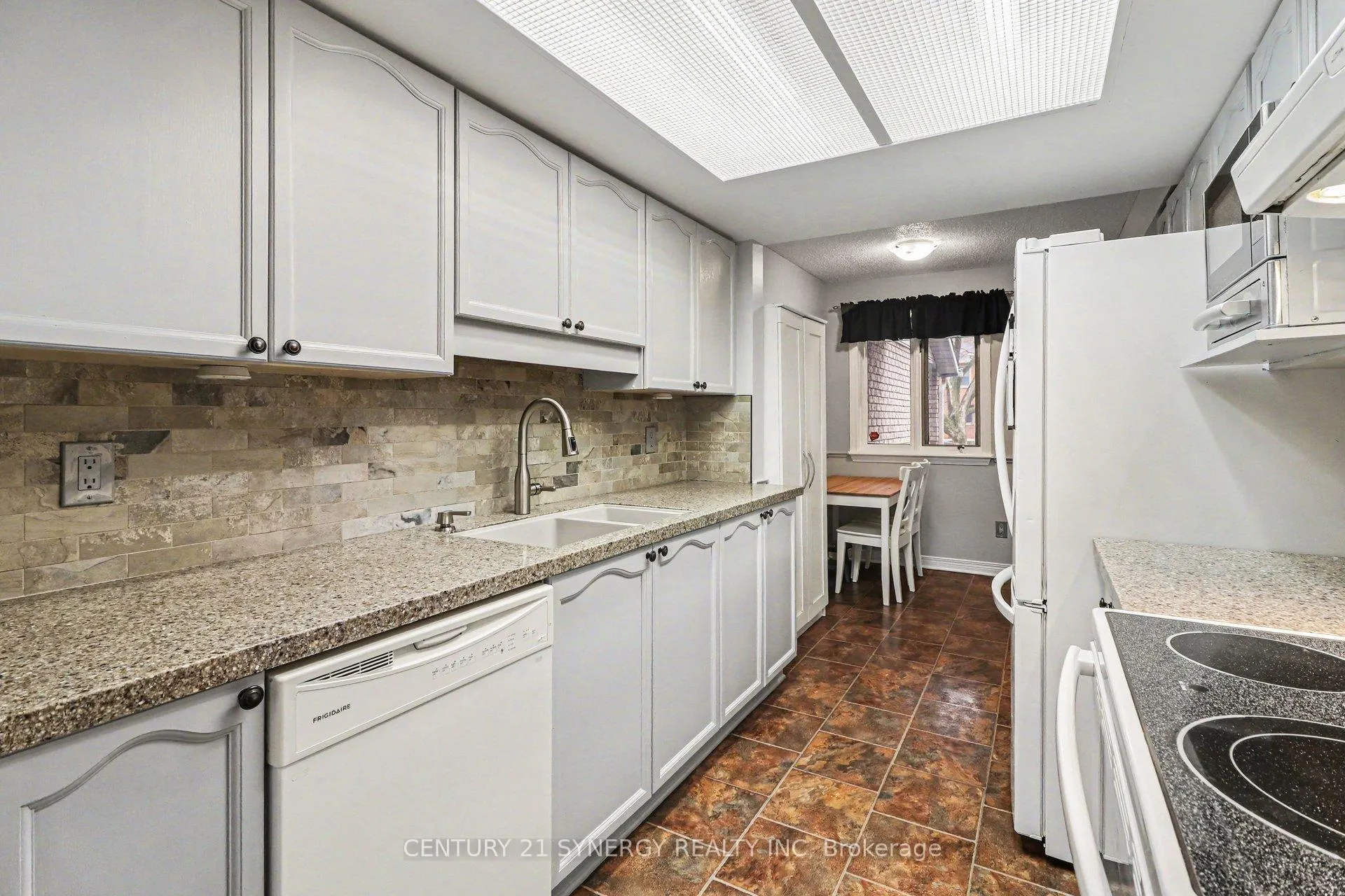 Photo 13 of 41 Hunterswood Crescent, Ottawa, Hunt Club Park — HOMEH