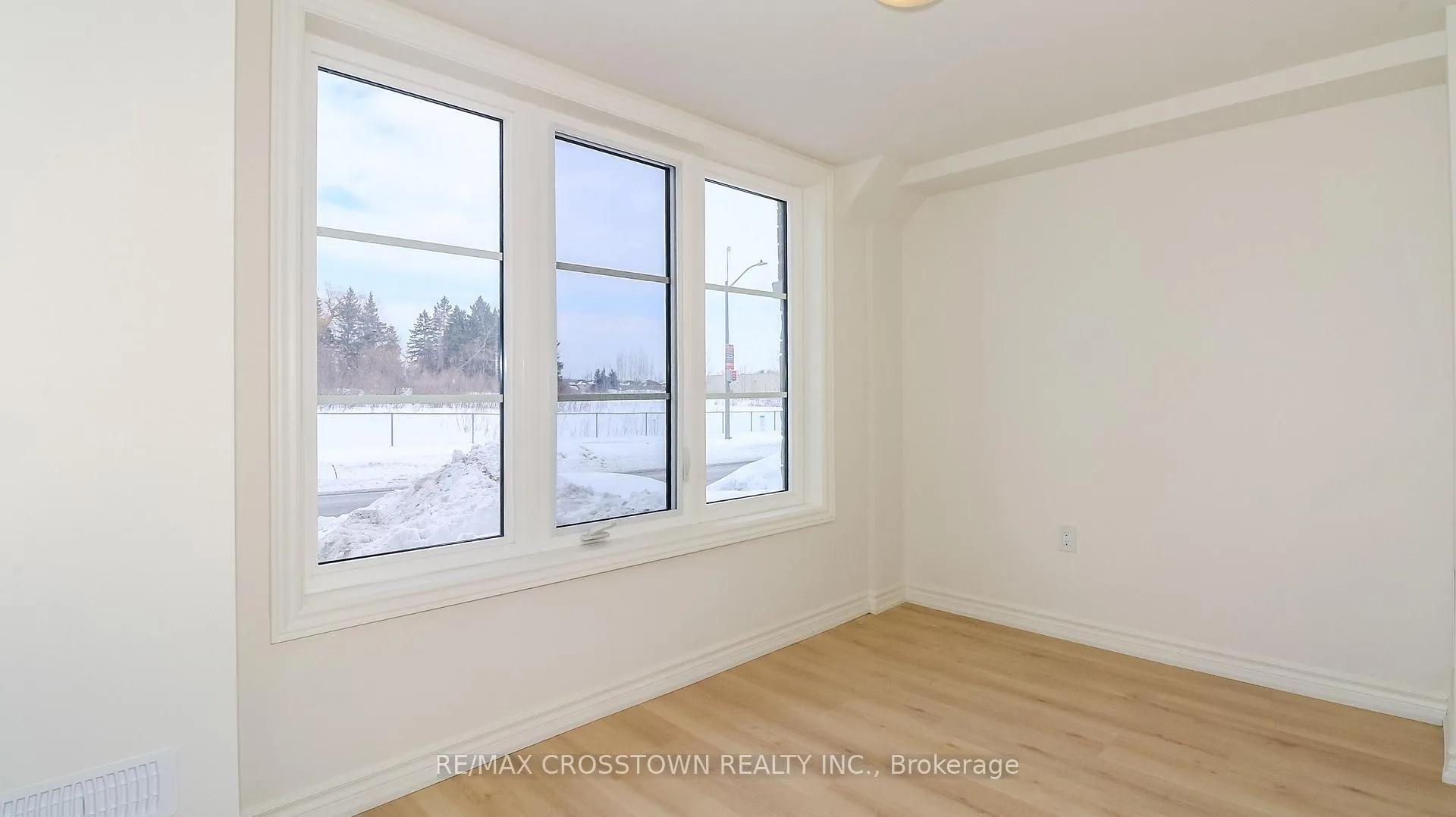Photo 5 of Unit (Unit 6), 1227 Corm Street, Innisfil, Alcona — HOMEH