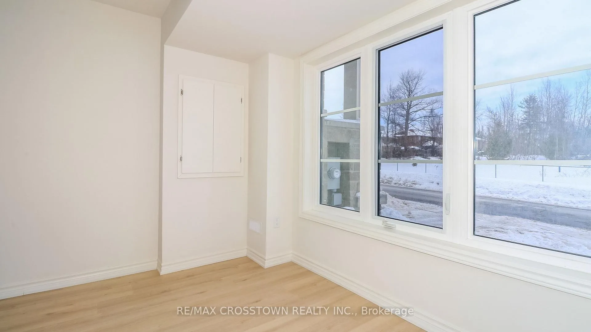 Photo 6 of Unit (Unit 6), 1227 Corm Street, Innisfil, Alcona — HOMEH