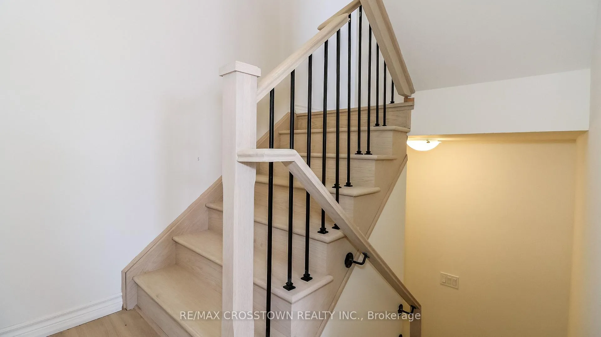 Photo 8 of Unit (Unit 6), 1227 Corm Street, Innisfil, Alcona — HOMEH
