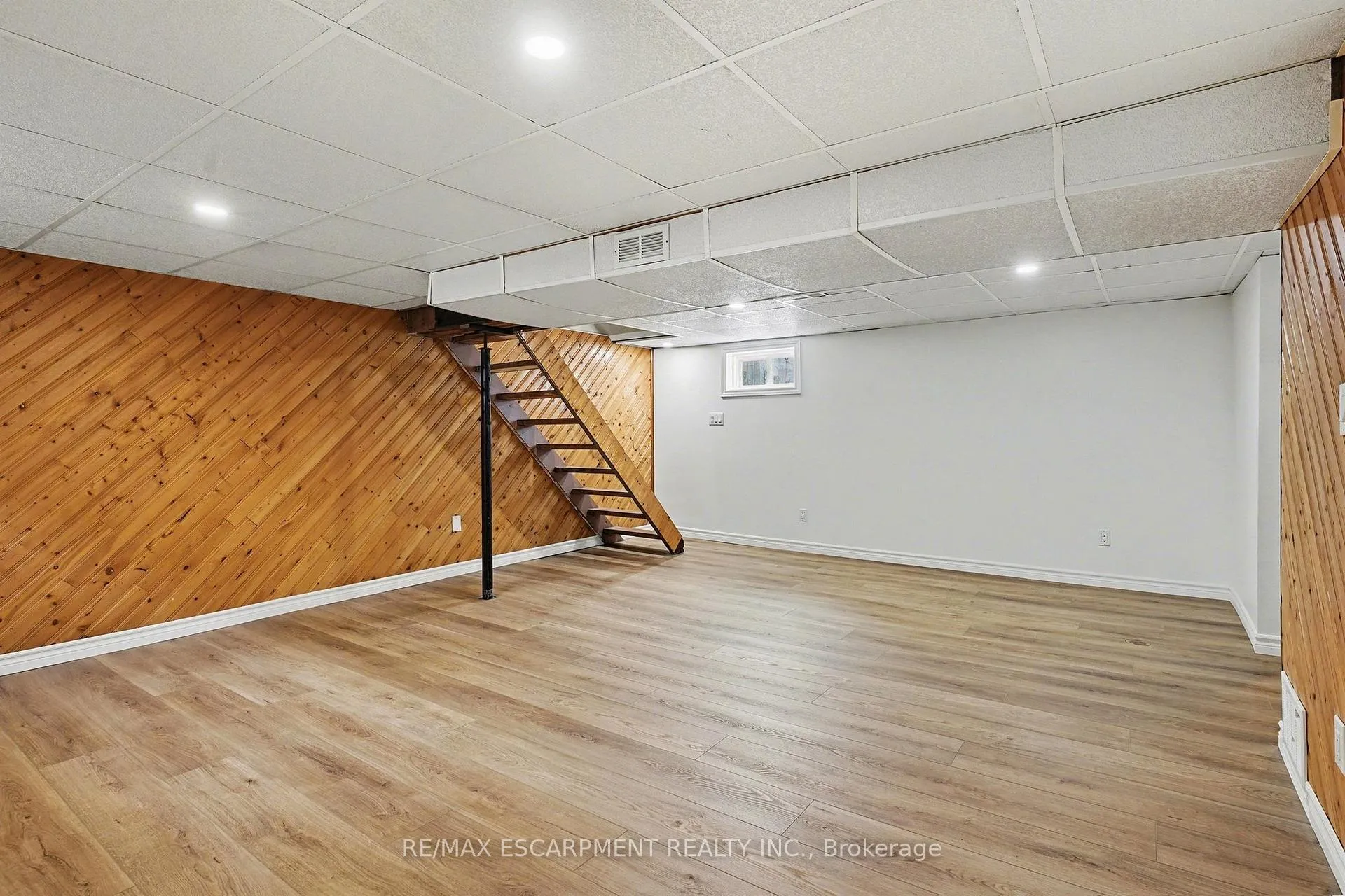 Photo 16 of 53 Bell Avenue, Hamilton, Bartonville — HOMEH
