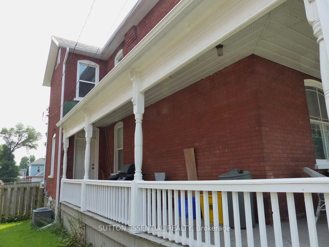 Photo 3 of 71 Russell Street E, Smiths Falls — HOMEH