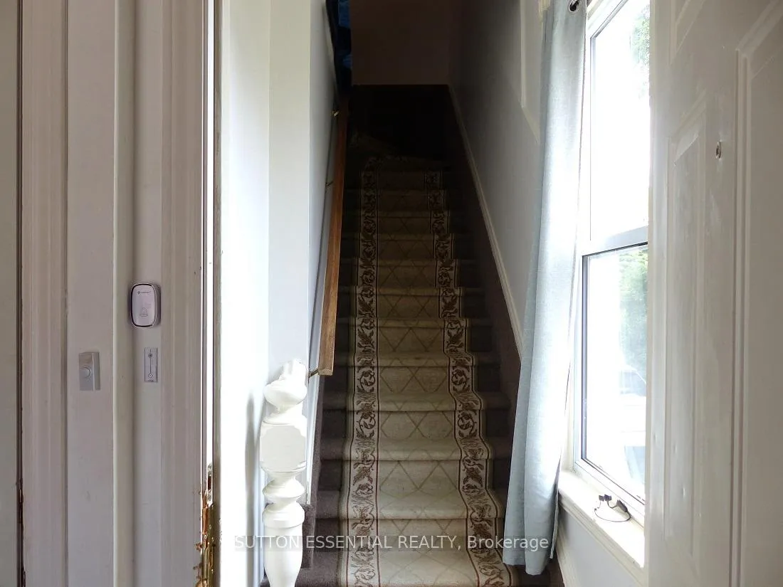 Photo 7 of 71 Russell Street E, Smiths Falls — HOMEH