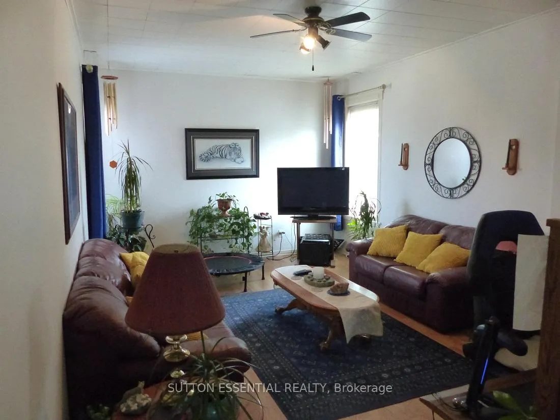 Photo 8 of 71 Russell Street E, Smiths Falls — HOMEH