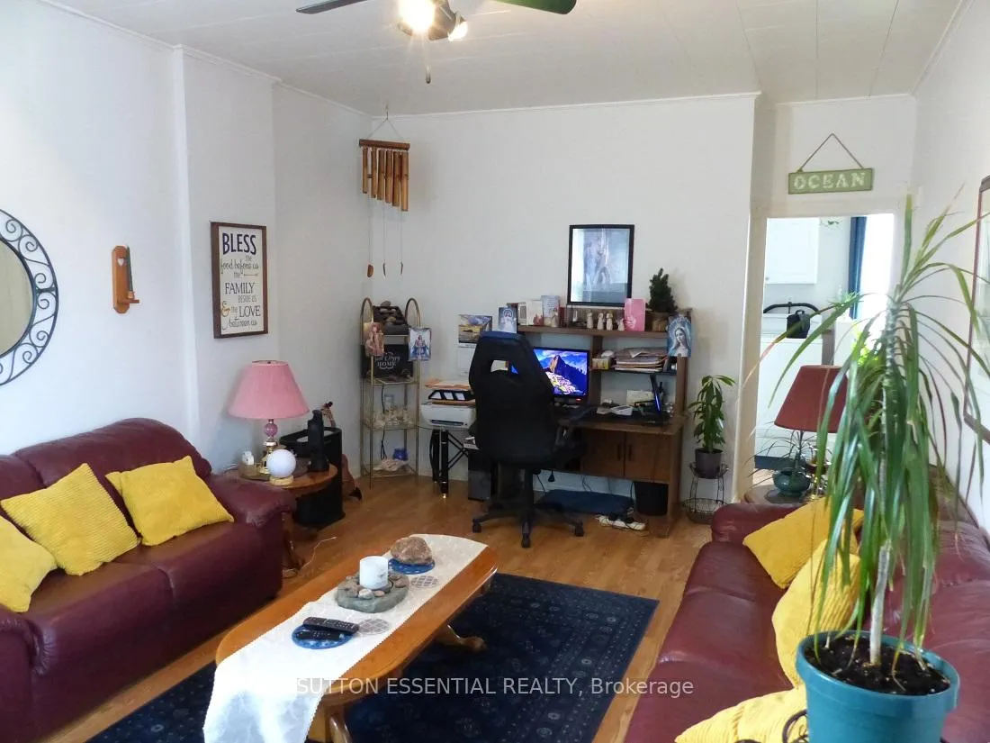 Photo 9 of 71 Russell Street E, Smiths Falls — HOMEH