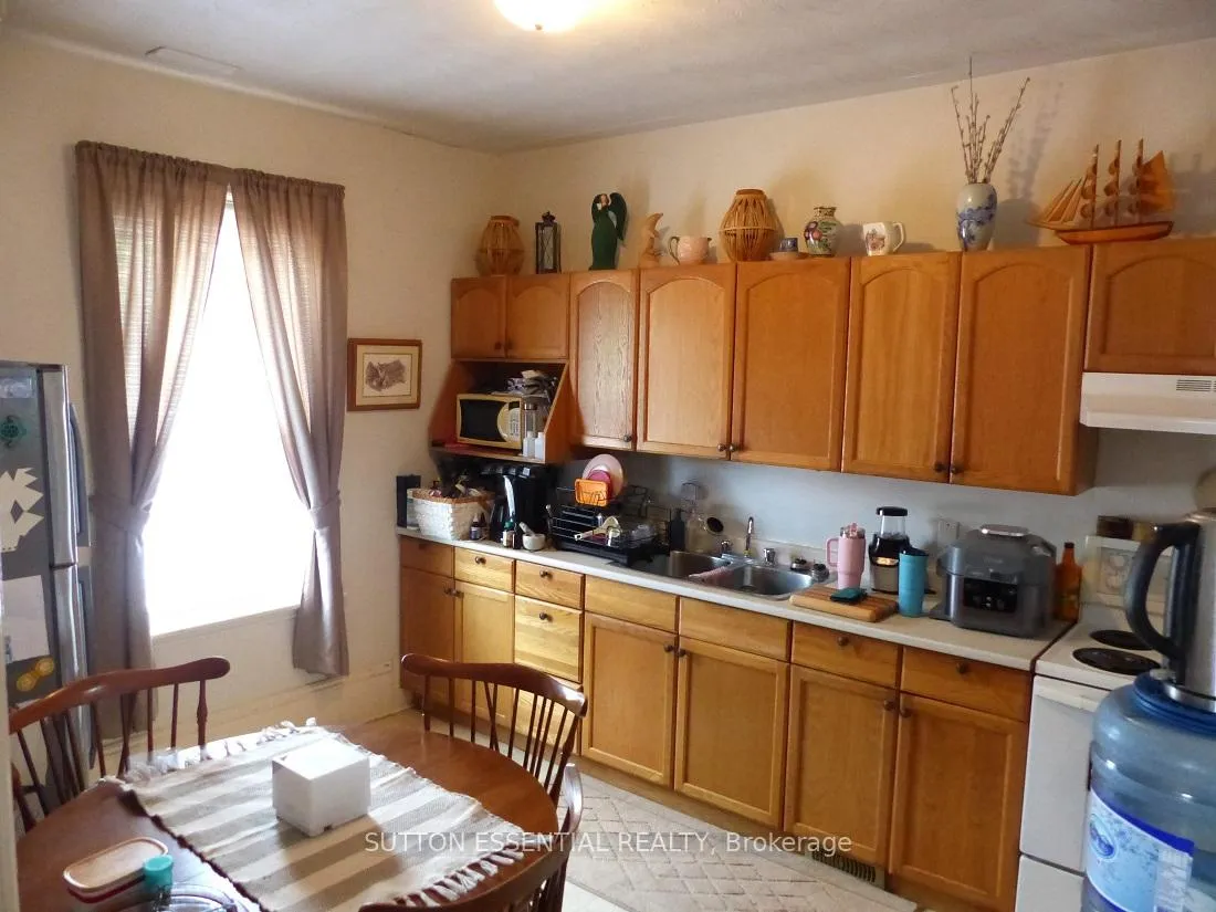 Photo 10 of 71 Russell Street E, Smiths Falls — HOMEH