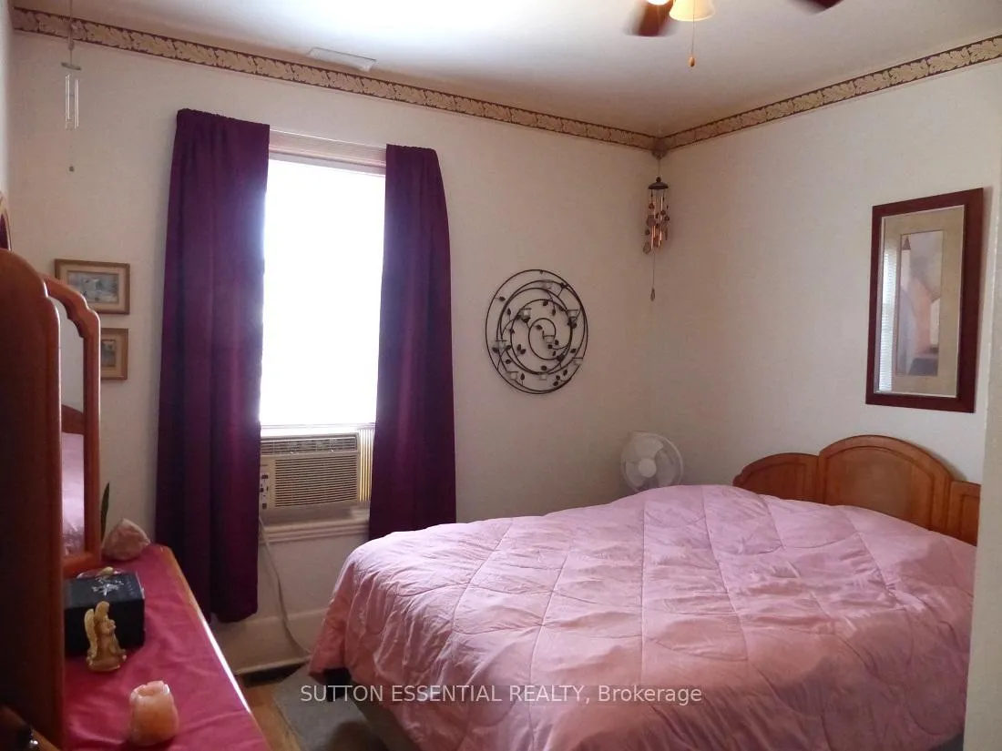 Photo 11 of 71 Russell Street E, Smiths Falls — HOMEH