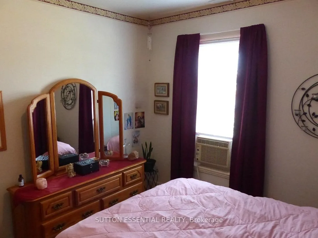 Photo 12 of 71 Russell Street E, Smiths Falls — HOMEH