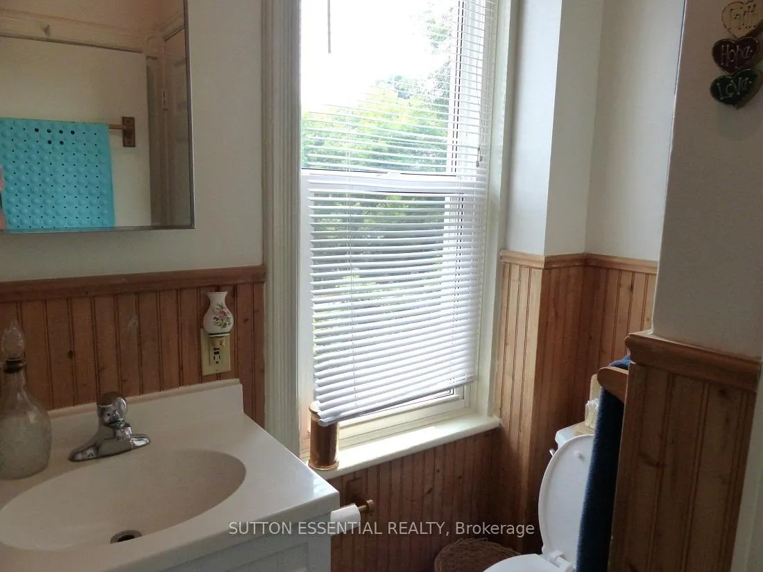 Photo 16 of 71 Russell Street E, Smiths Falls — HOMEH