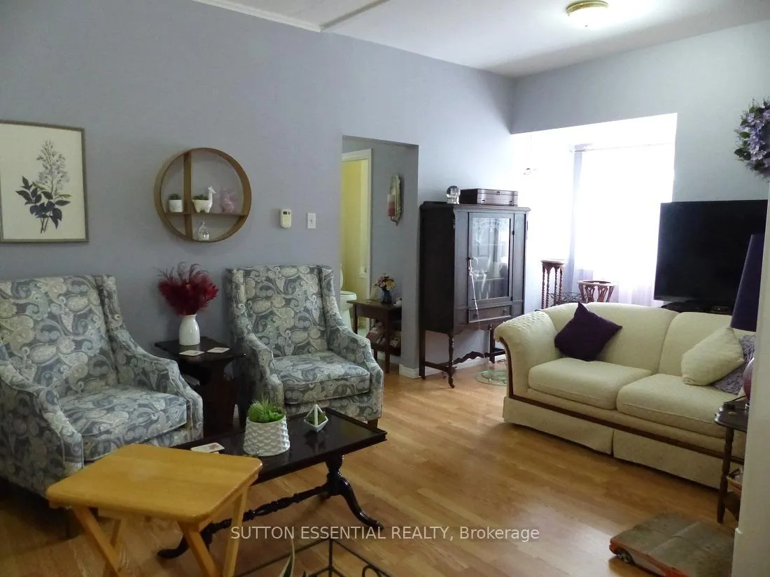 Photo 19 of 71 Russell Street E, Smiths Falls — HOMEH
