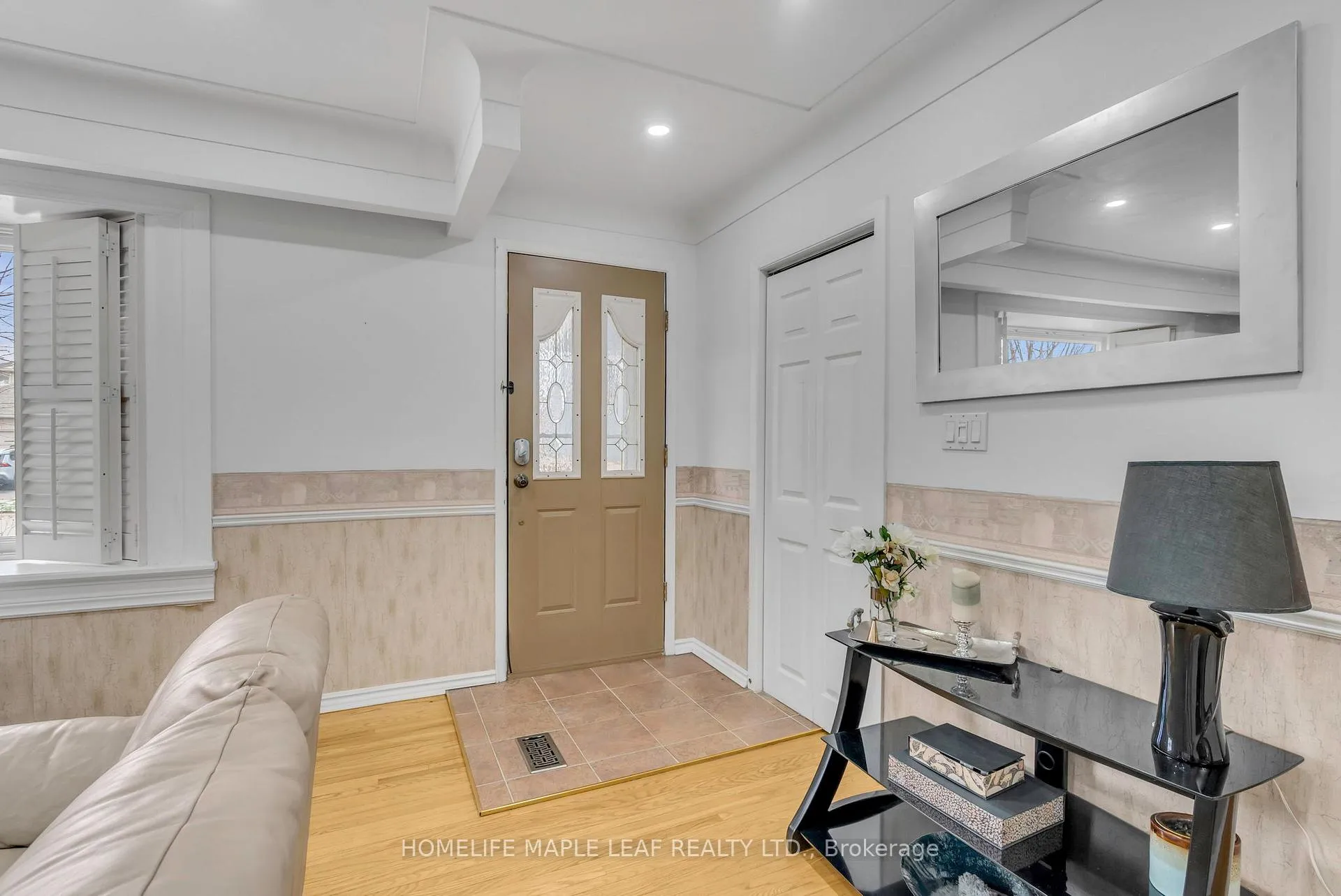 Photo 4 of 398 Kerman Avenue, Grimsby, Grimsby Beach — HOMEH