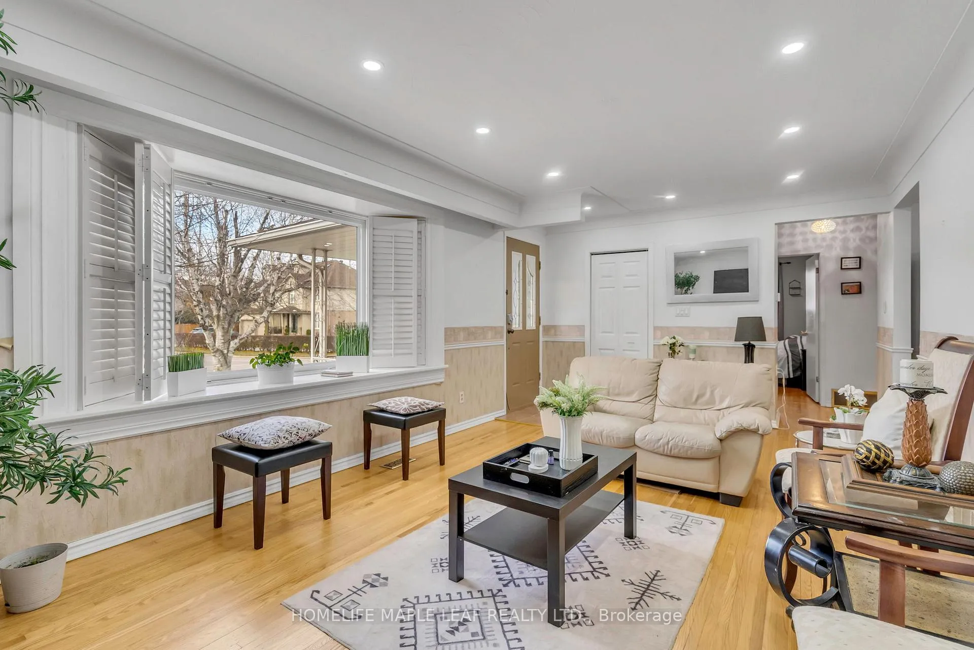 Photo 6 of 398 Kerman Avenue, Grimsby, Grimsby Beach — HOMEH