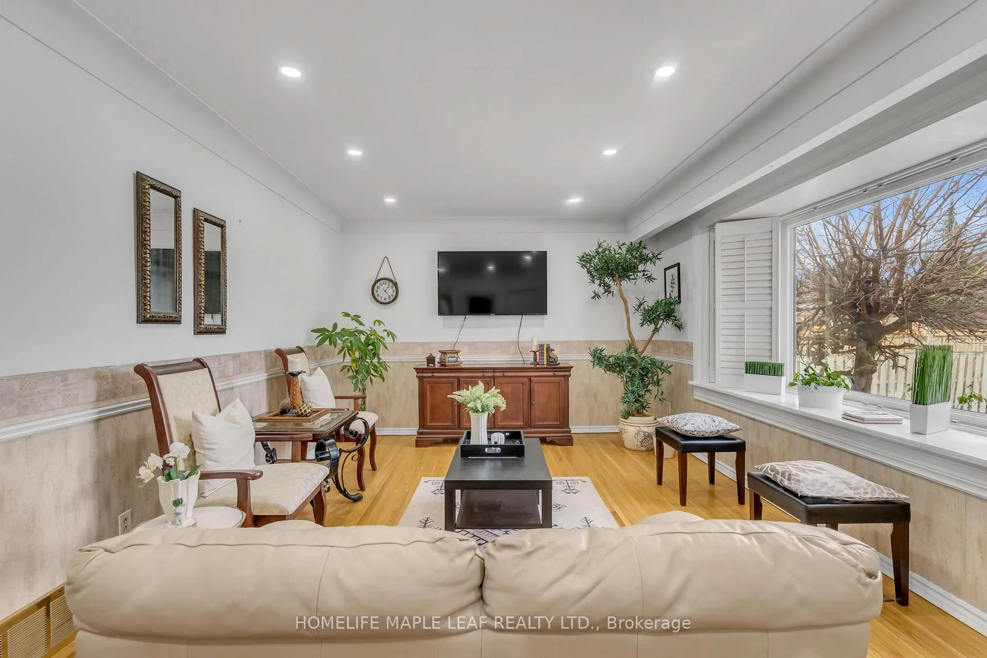Photo 7 of 398 Kerman Avenue, Grimsby, Grimsby Beach — HOMEH