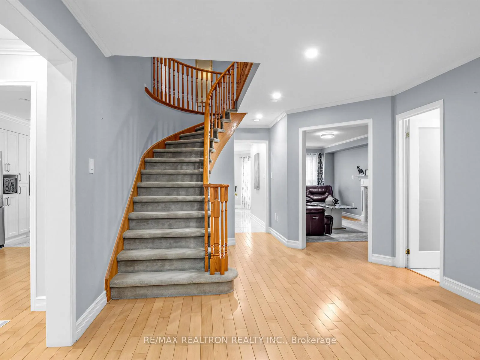Photo 4 of 52 Loon Avenue, Barrie, Painswick South — HOMEH