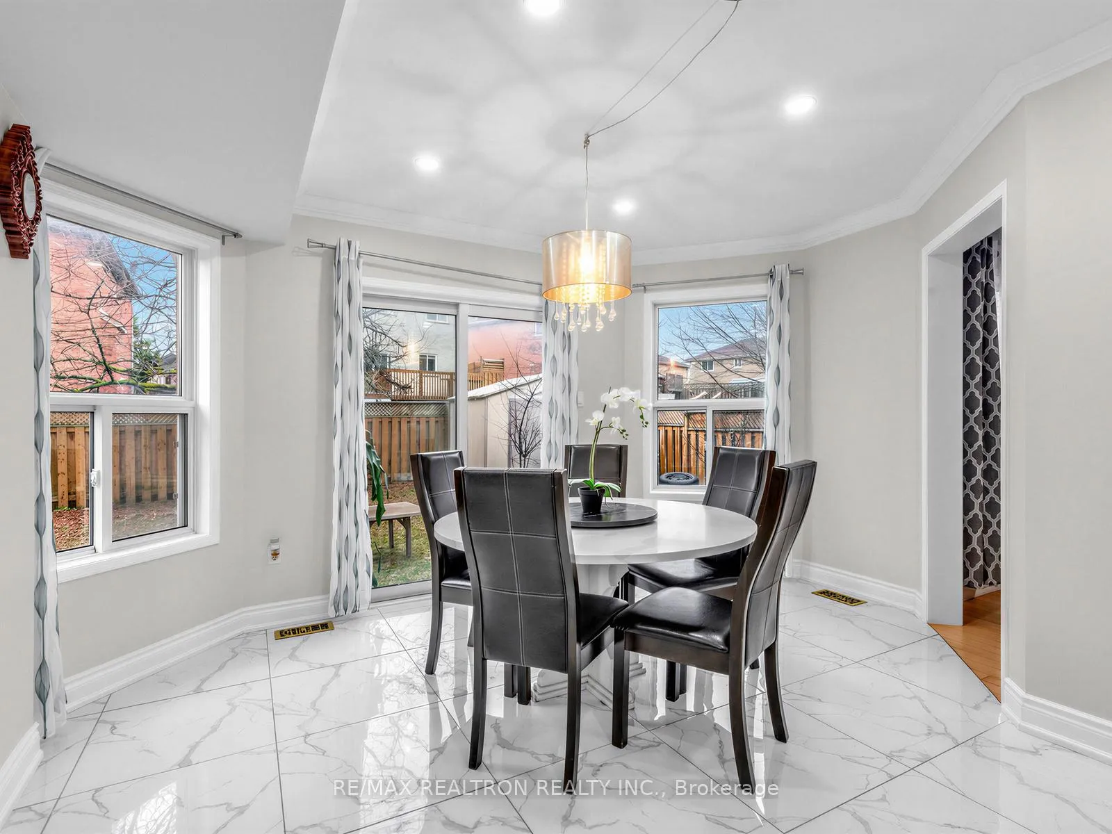 Photo 7 of 52 Loon Avenue, Barrie, Painswick South — HOMEH