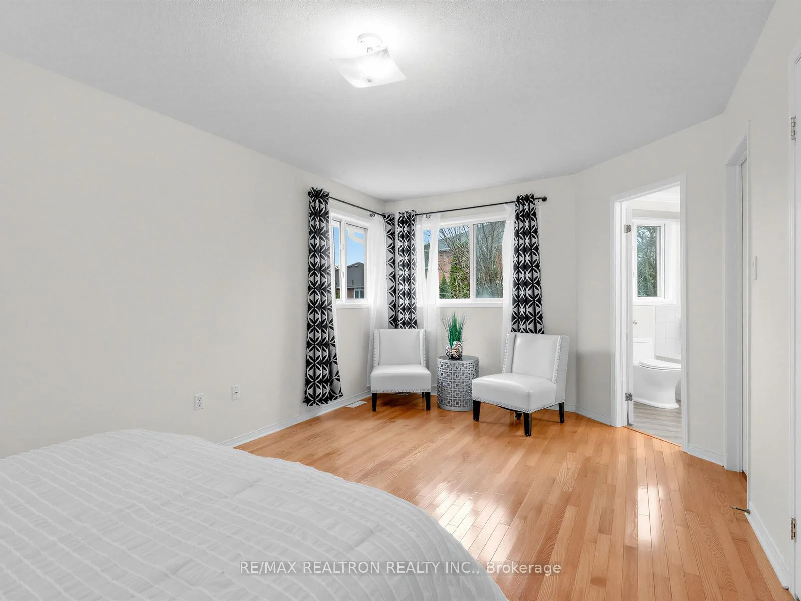 Photo 17 of 52 Loon Avenue, Barrie, Painswick South — HOMEH