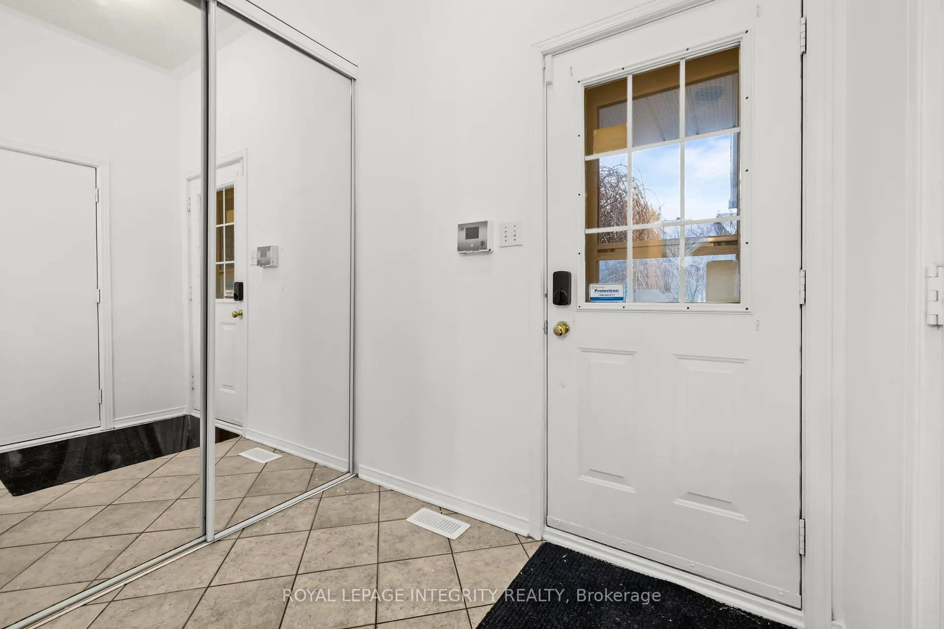 Photo 3 of 6383 Sablewood Place, Ottawa, Chapel Hill — HOMEH
