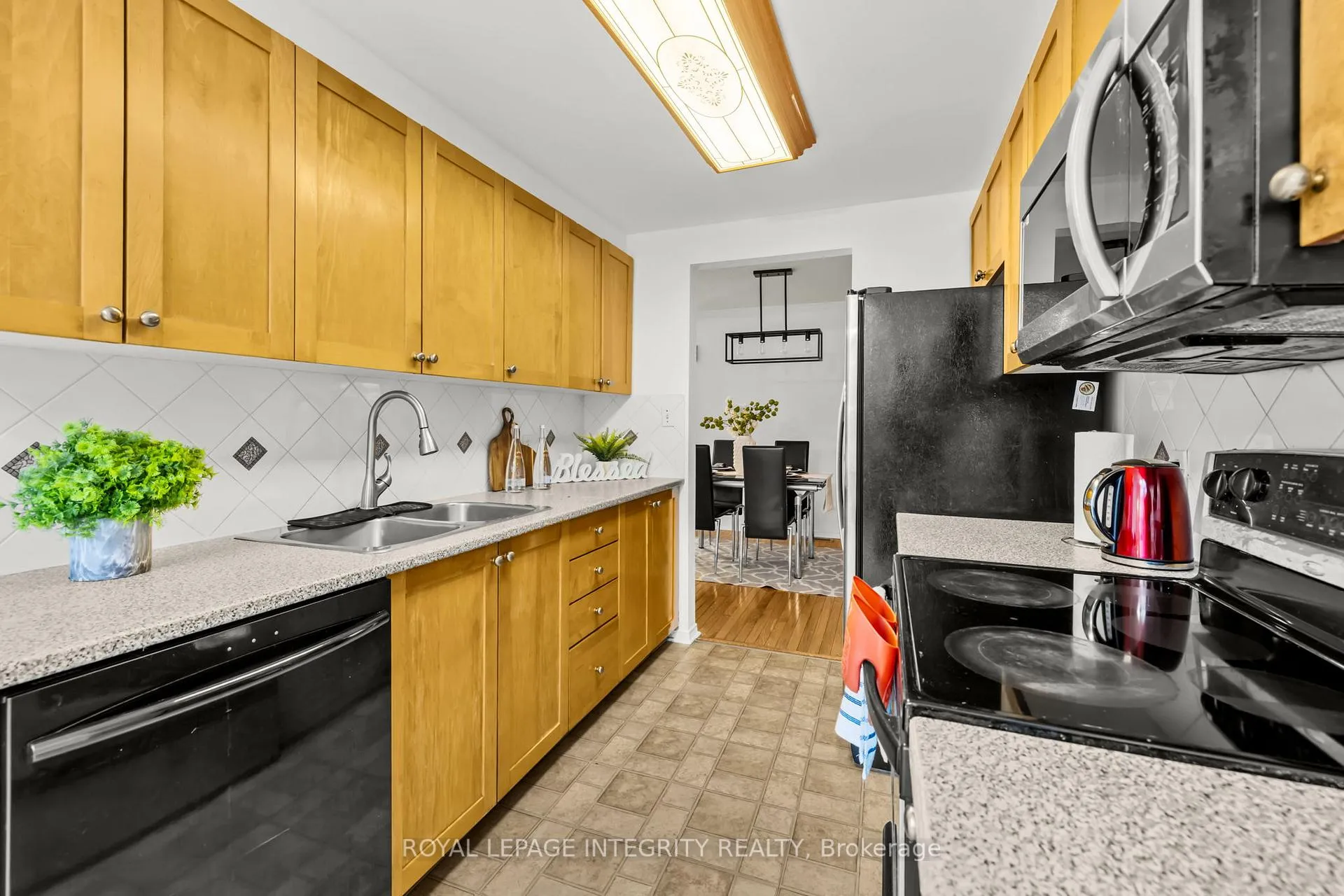 Photo 10 of 6383 Sablewood Place, Ottawa, Chapel Hill — HOMEH
