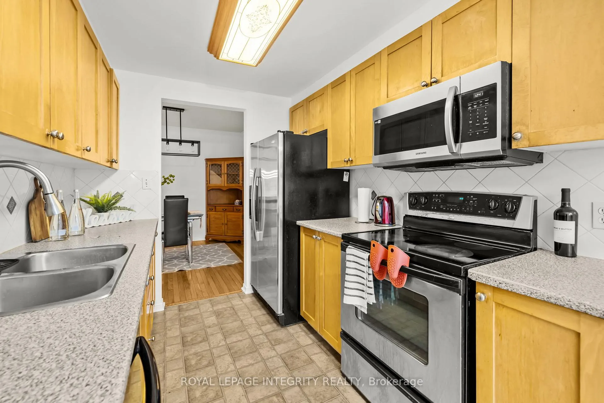 Photo 11 of 6383 Sablewood Place, Ottawa, Chapel Hill — HOMEH